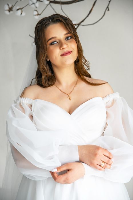 Весільна сукня.