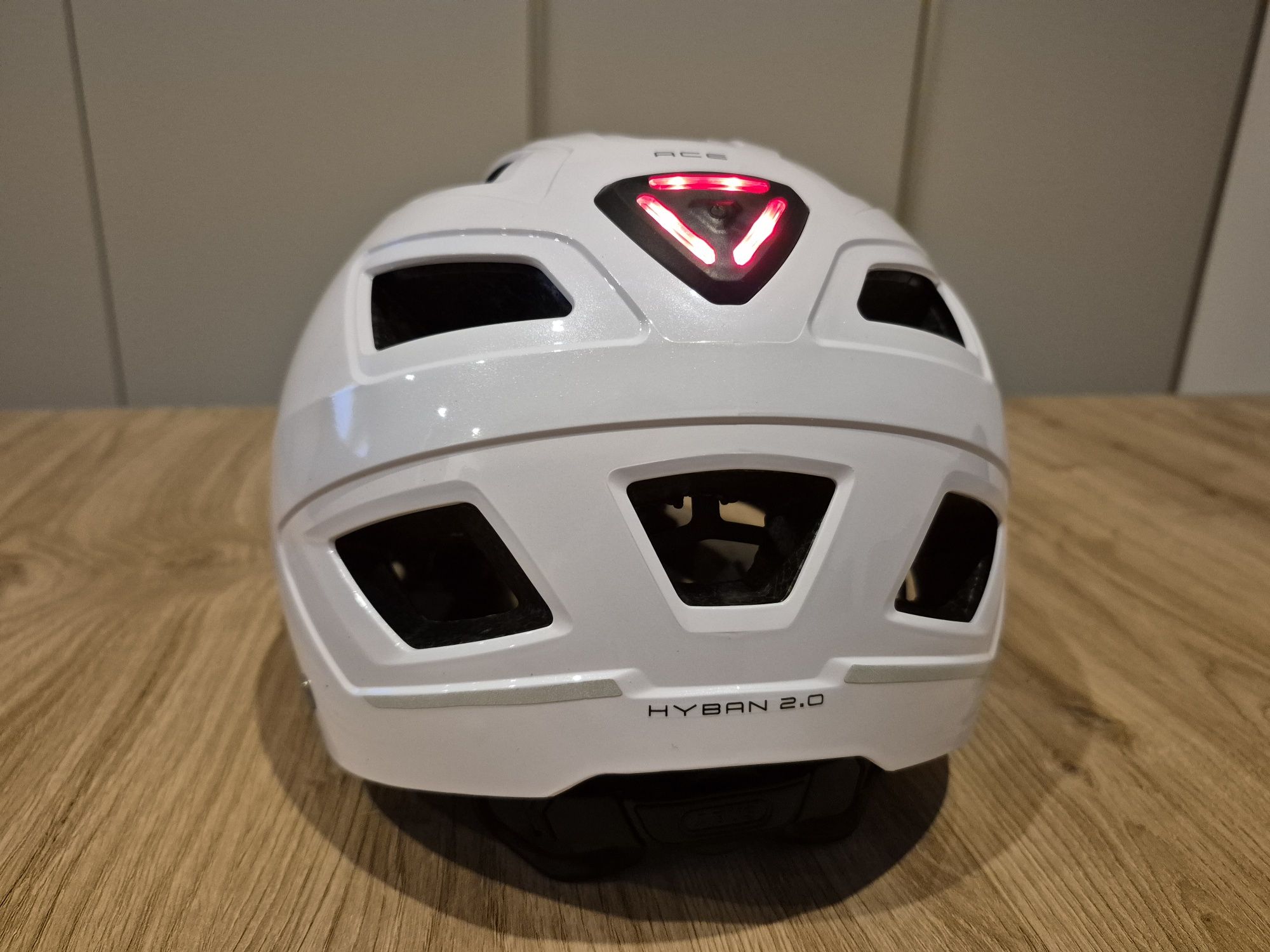 Kask Abus Hyban 2.0 Ace - z szybką . Praktycznie nowy