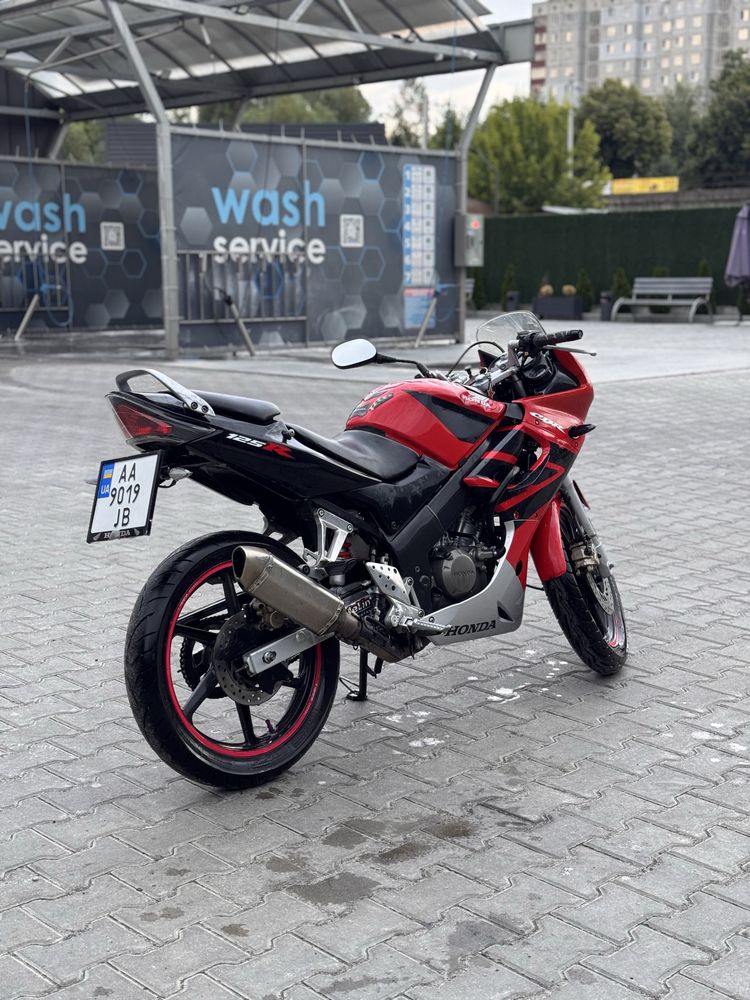Продаю мотоцикл Honda CBR125 R