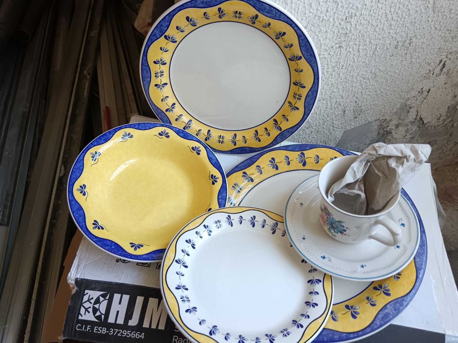 Jogo pratos com 15 peças cada