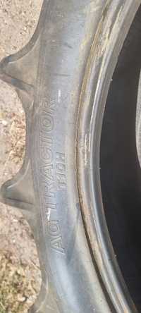 Vendo 2 pneus Bridgestone traseiros de um kubota 25c