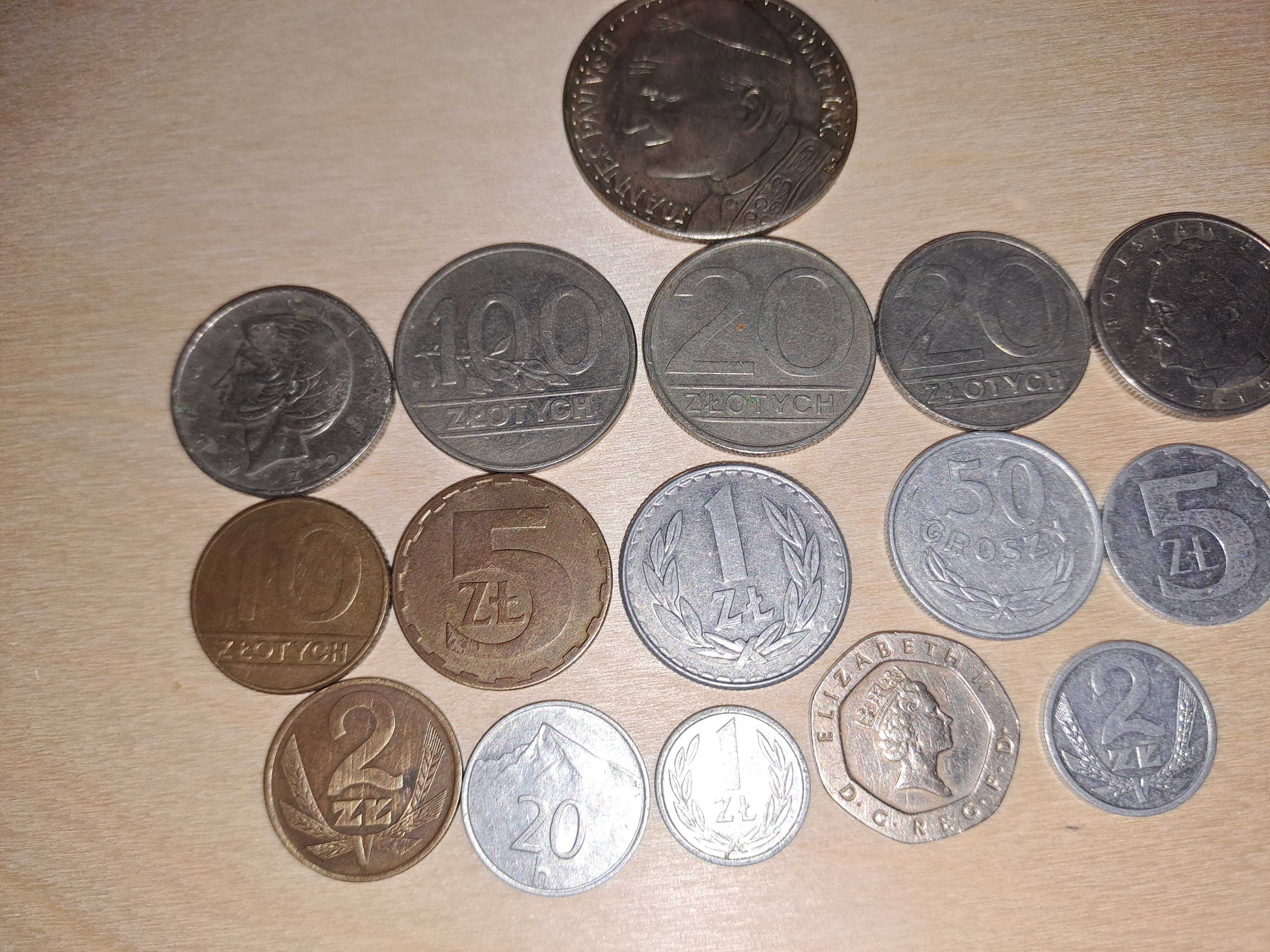 Oto moja kolekcja monet wraz z królową Elżbietą II.