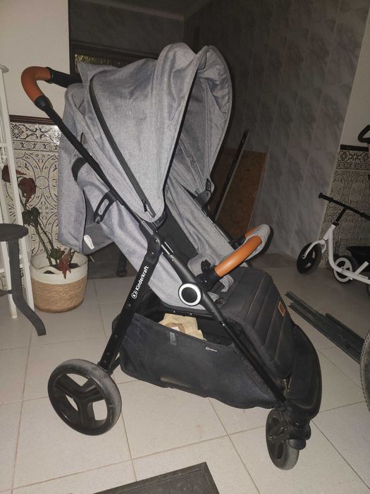 Carrinho bebe praticamente novo