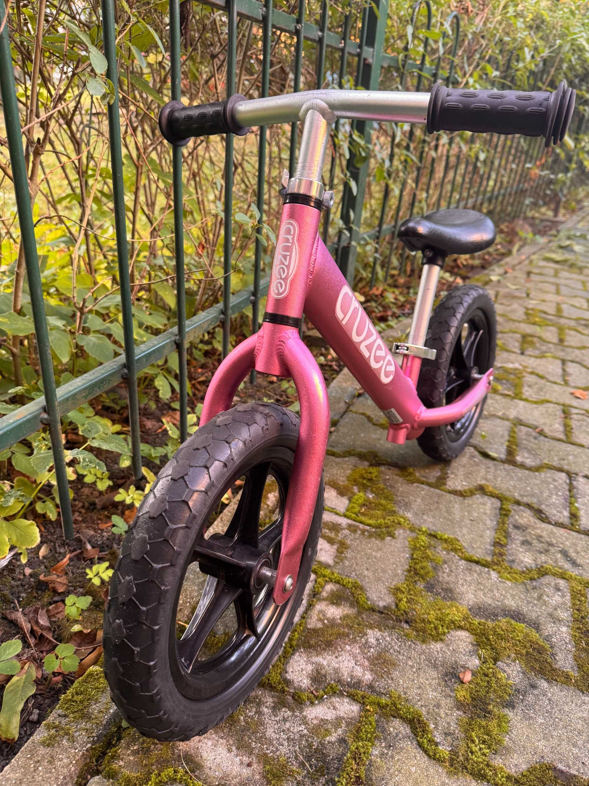 Rowerek biegowy Cruzee – różowy