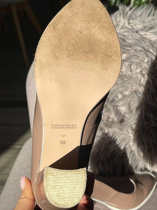 Туфлі лакові бежеві