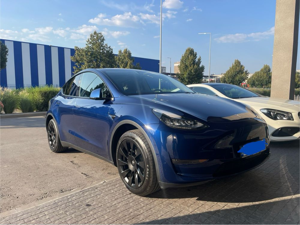Оренда Tesla Model Y Long Range Dual Motor