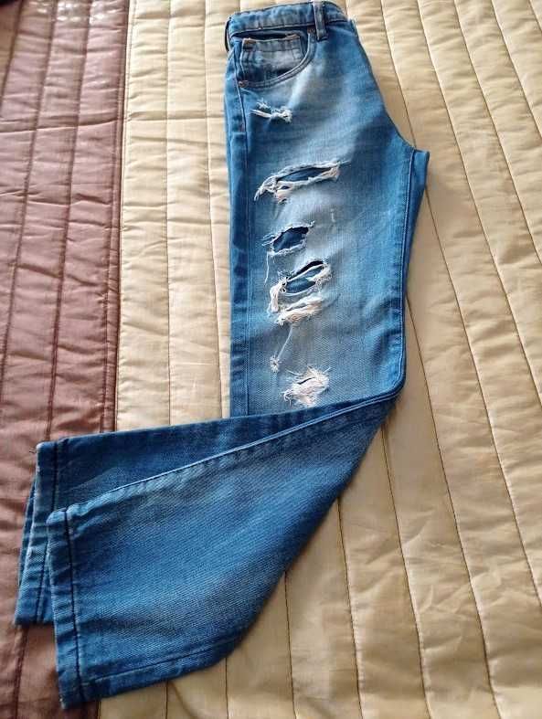 Jeans ganga. efeito deslavado e rasgões para rapaz Tam. 9/10 - Zara