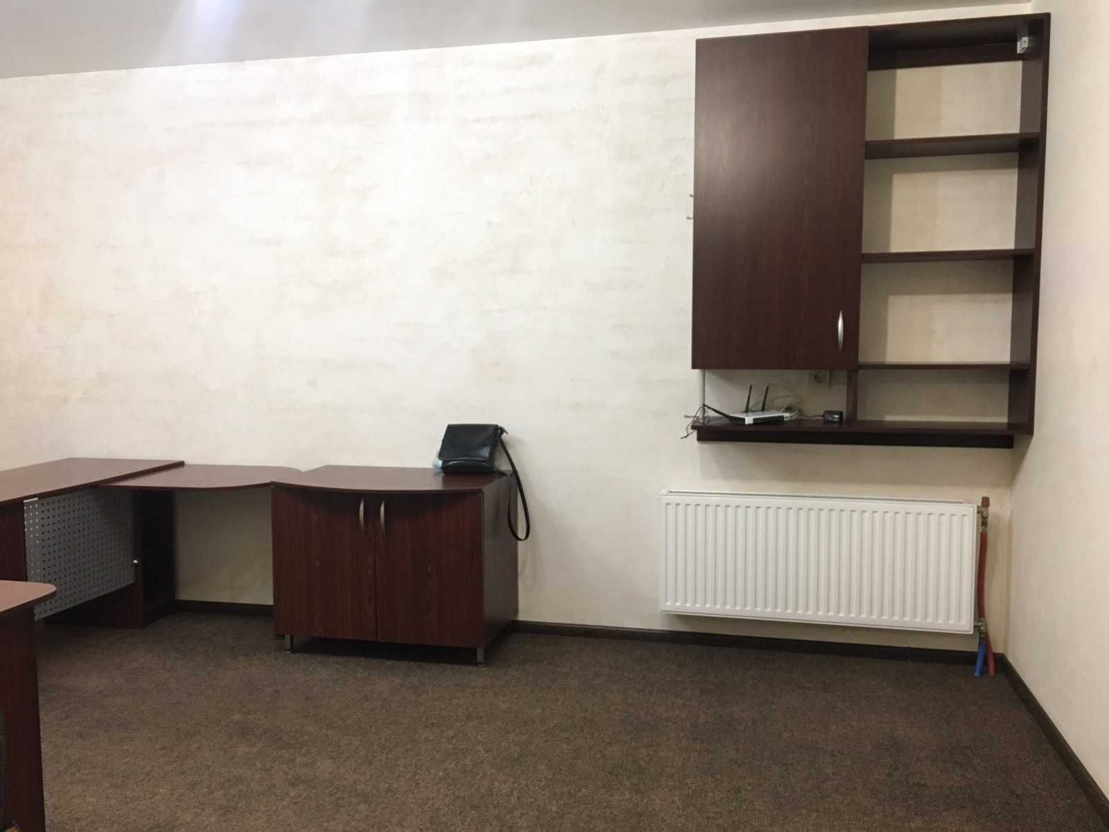 Меблированный офис в закрытом дворе нового дома. р-н парка Победы