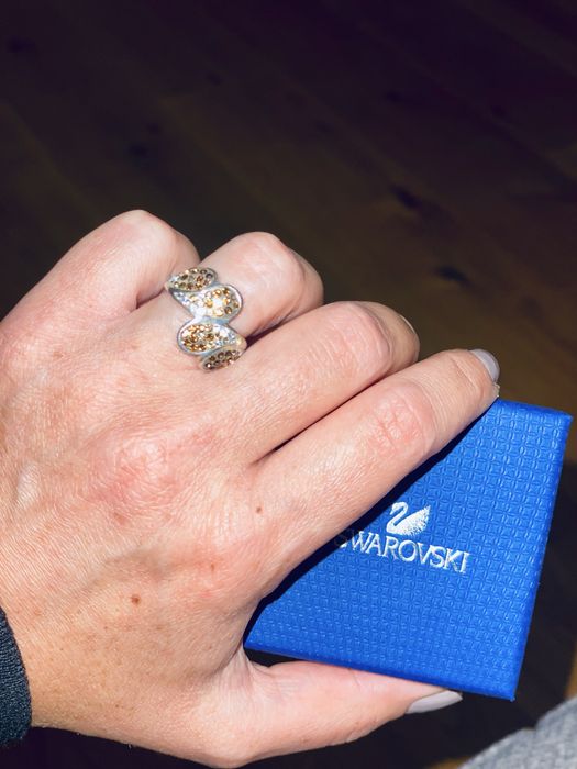 Piersionek srebrny z ozdobnymi kamieniami Swarovski
