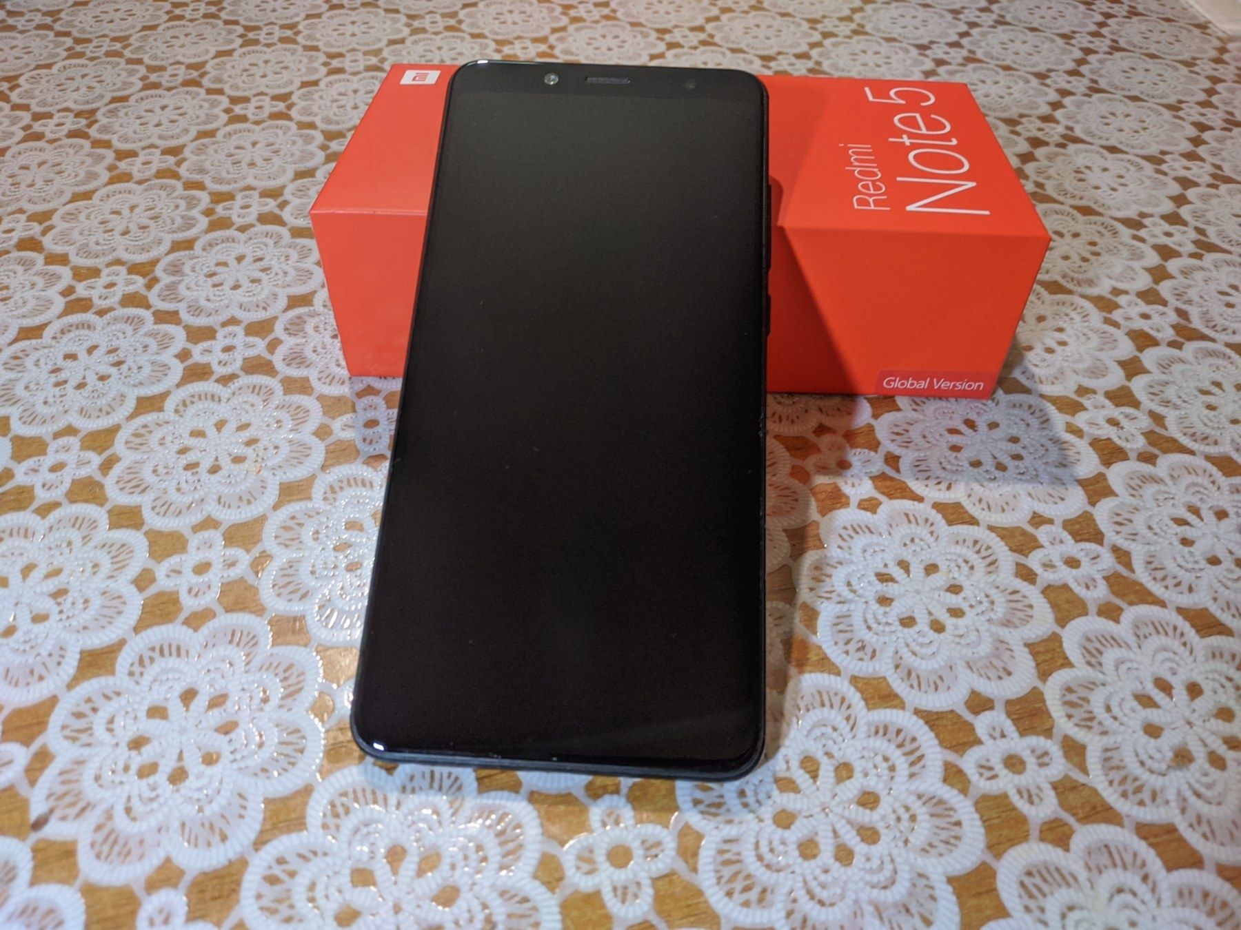 Смартфон Xiaomi Redmi Note 5 3/32GB Black