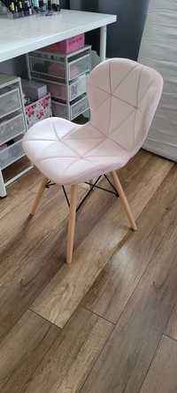 Nowe krzesło skandynawskie pudrowy róż