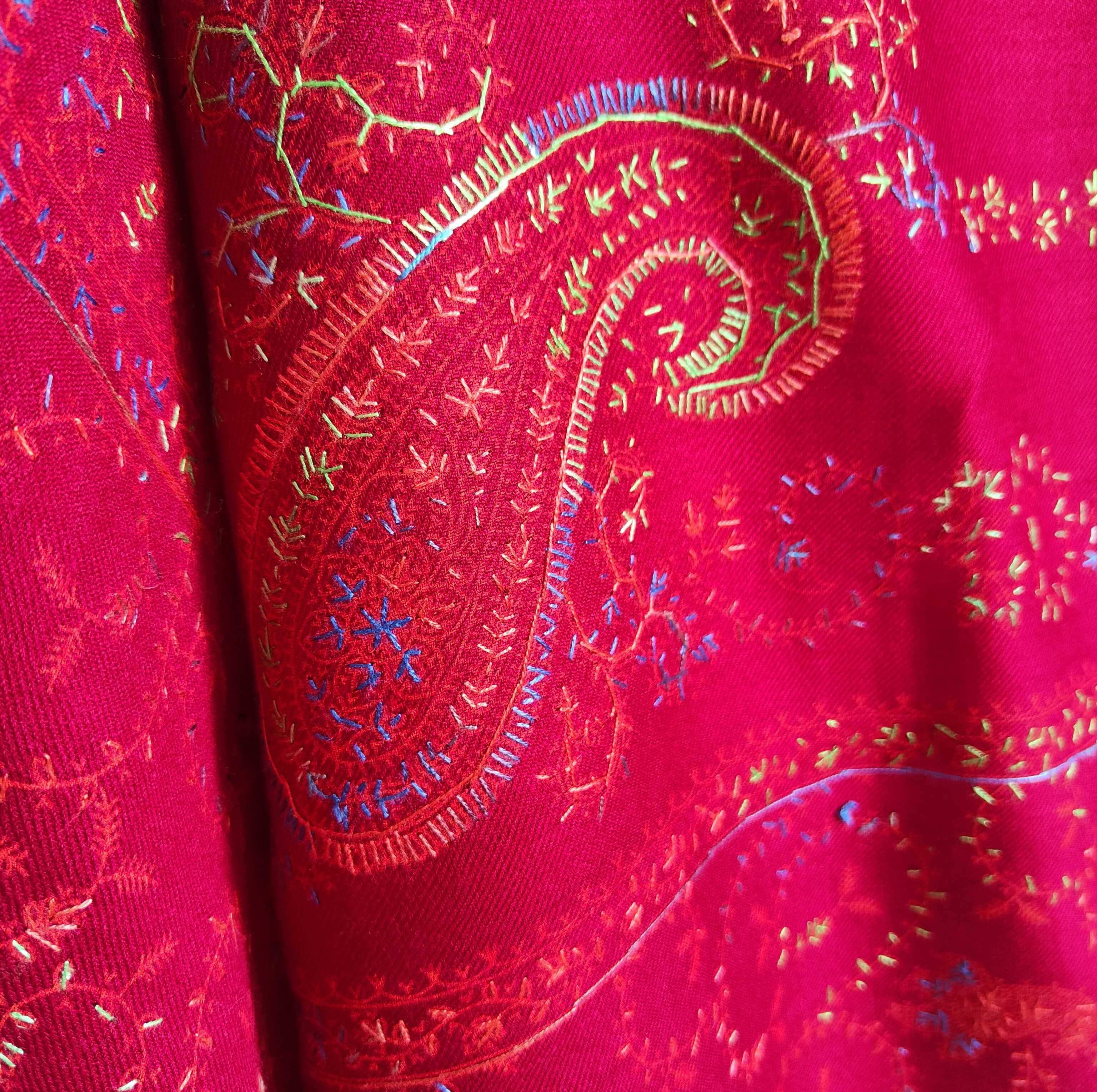 Duży szal orientalny indyjski haftowany haft paisley pashmina czerwony