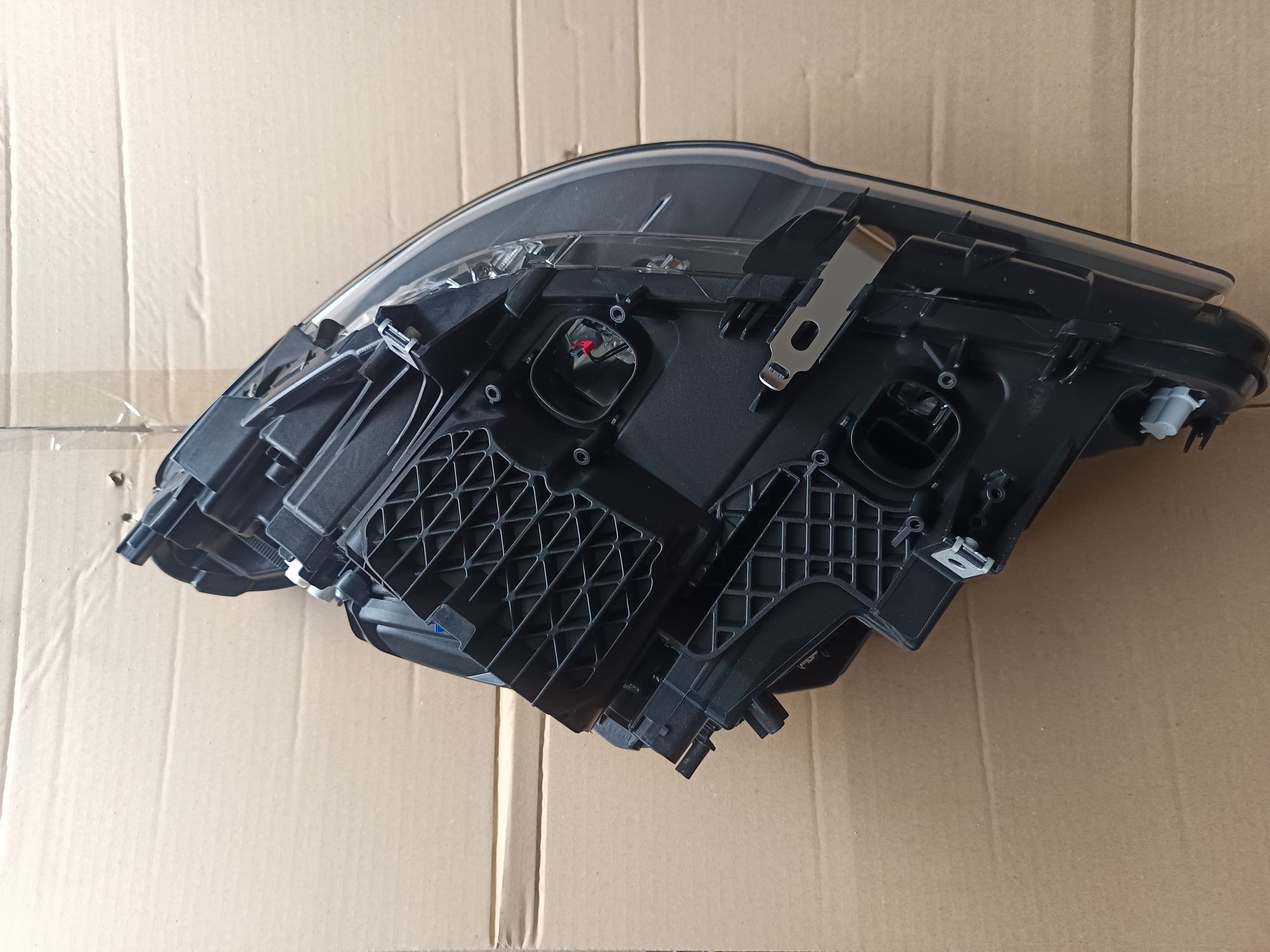 Farol direito bi-xenon BMW F10/ F11 LCI