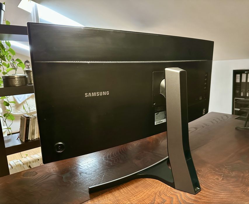 Monitor curvo “Samsung”