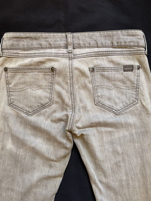 Calças de ganga slim da Mango.