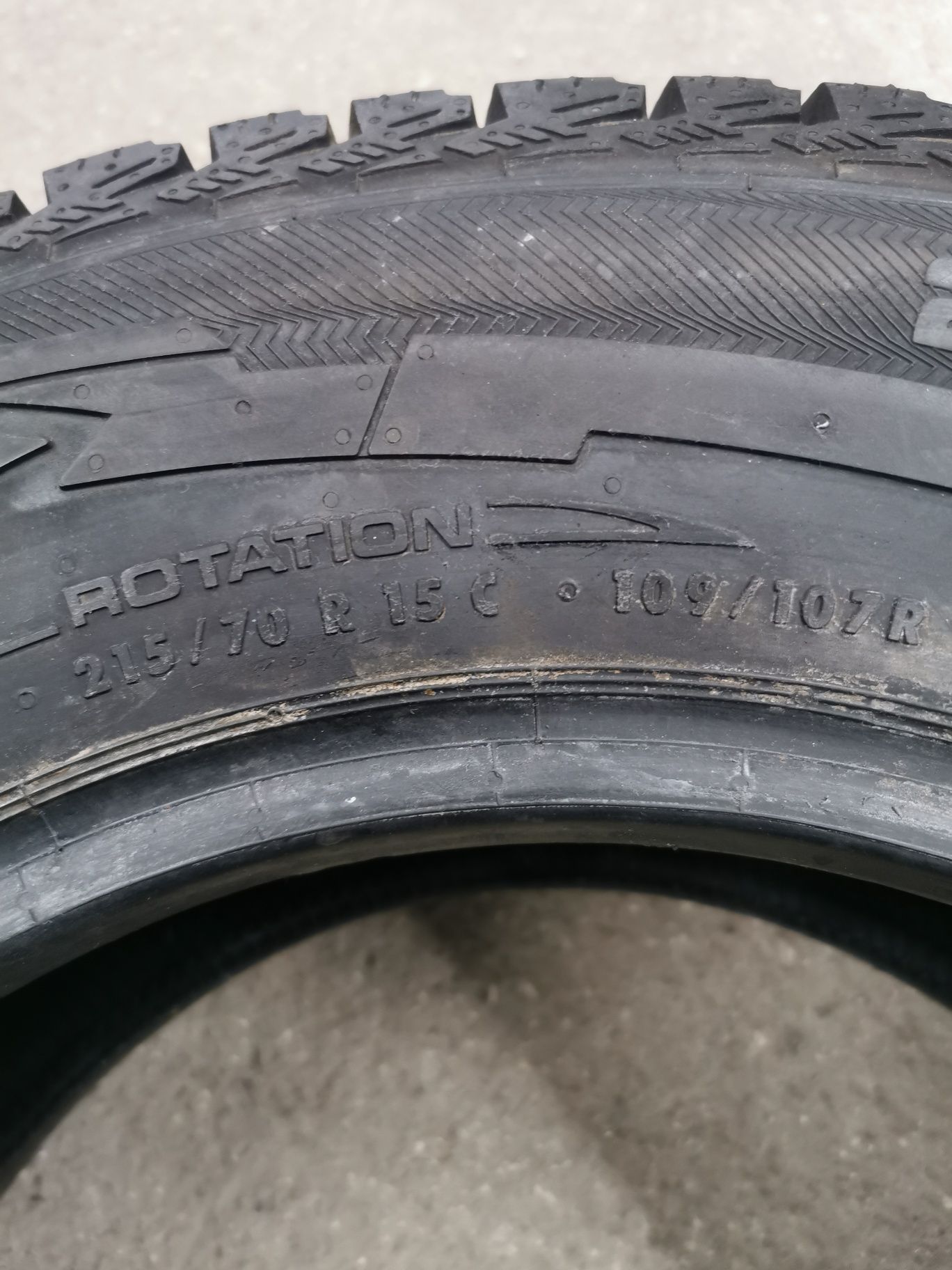 Para opon 215/70R15C 109/107R Uniroyal Snów MAX 2