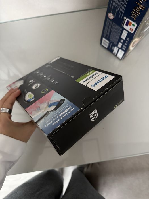 Зубна щітка електрична Philips Sonicare 5300