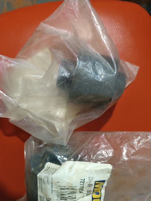 Сайлентблоки передние для Chrysler 300 C