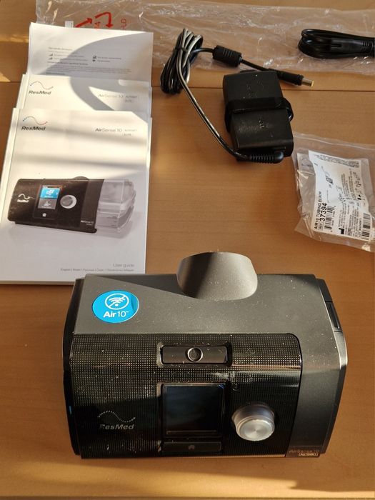 Aparat do bezdechu AirSense™ 10 z nawilżaczem i podgrzewaną rurą ResMe