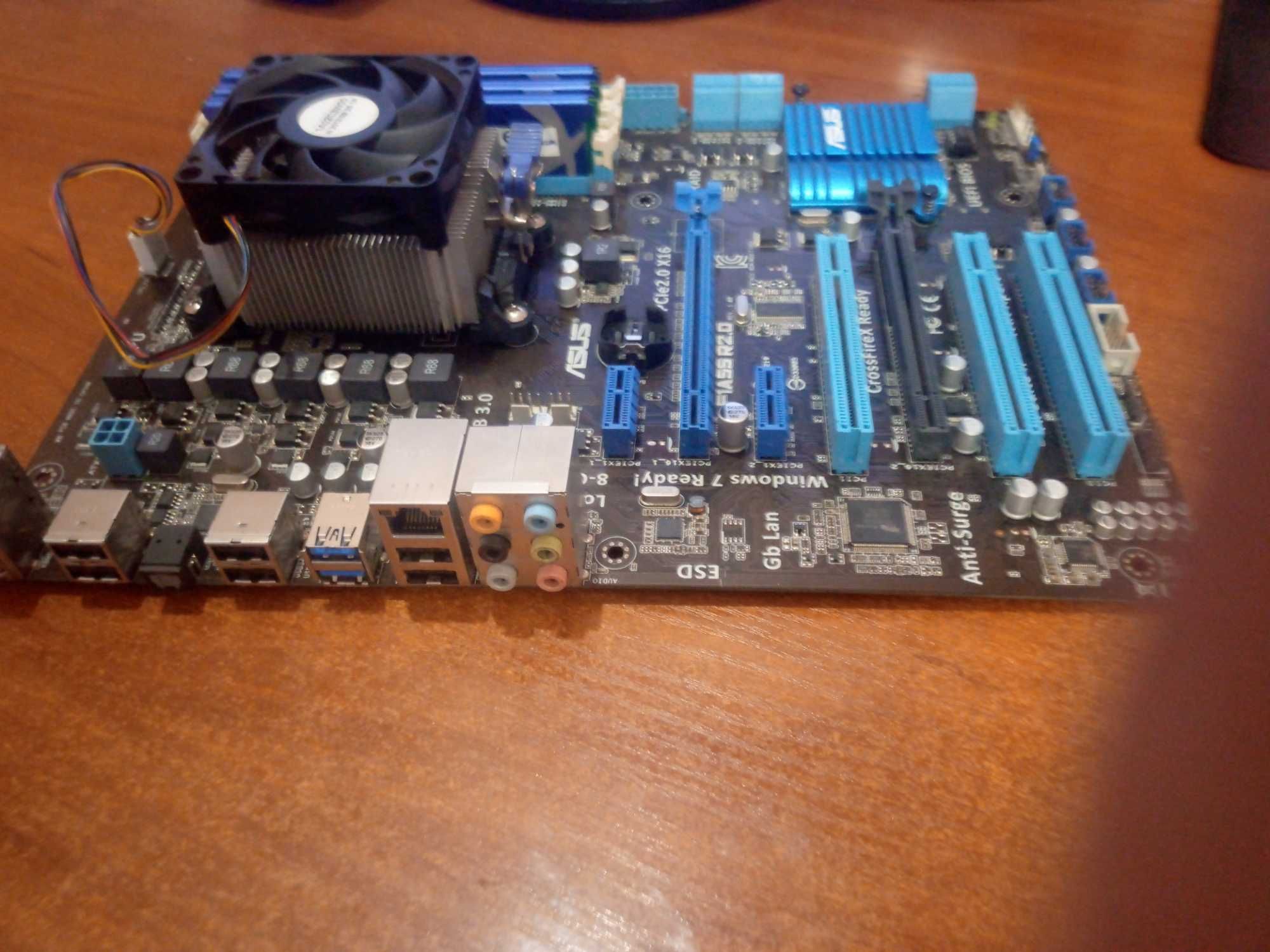 Комплект  Asus F1A55 R2.0 (sFM1, AMD A55 FCH, 2 x PCI-E x16