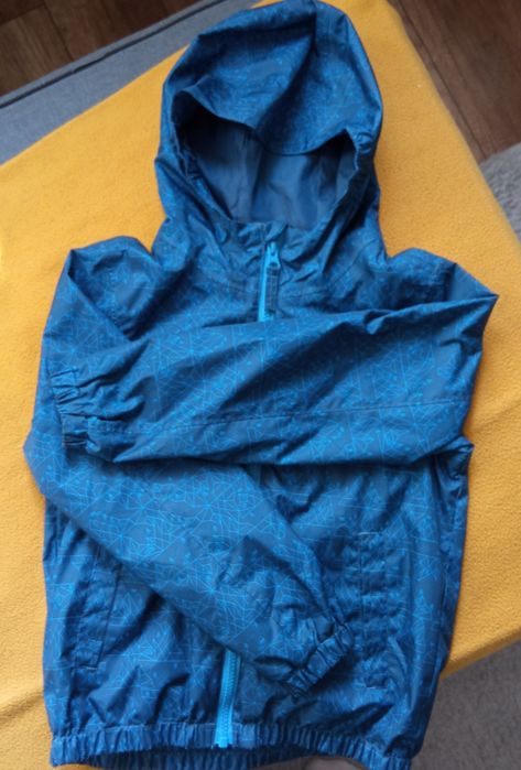 Lekka kurtka trekkingowa Quechua