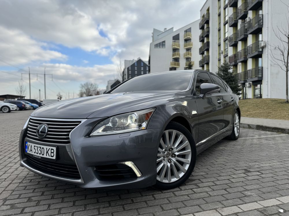 Продам Lexus LS460 AWD 2016 рік 4.6 Бензин в хорошому стані!