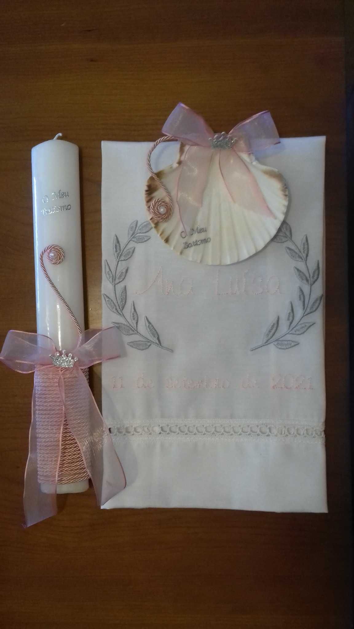 Batizados , toalhas, velas e concha