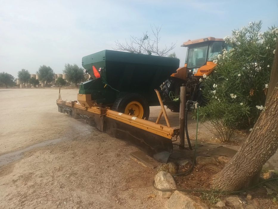 Compra e venda de semeadores sementeira directa e outras máquinas agrí