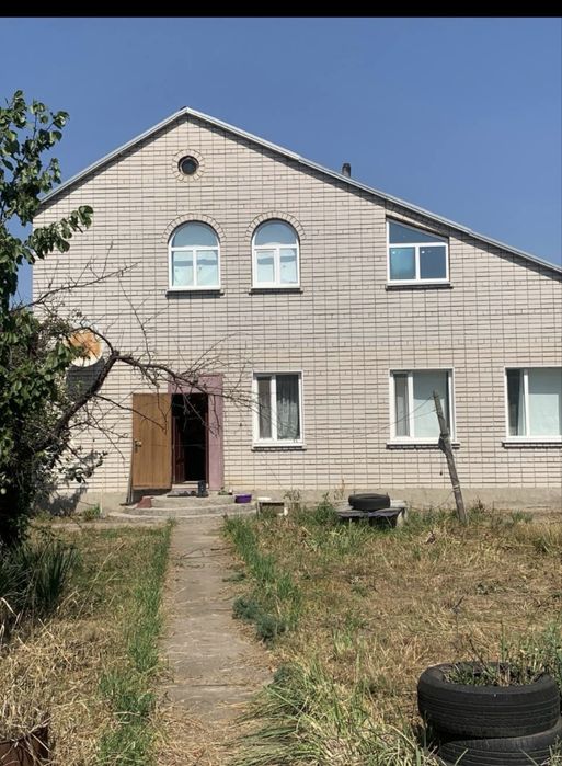 Продам двух этажный дом