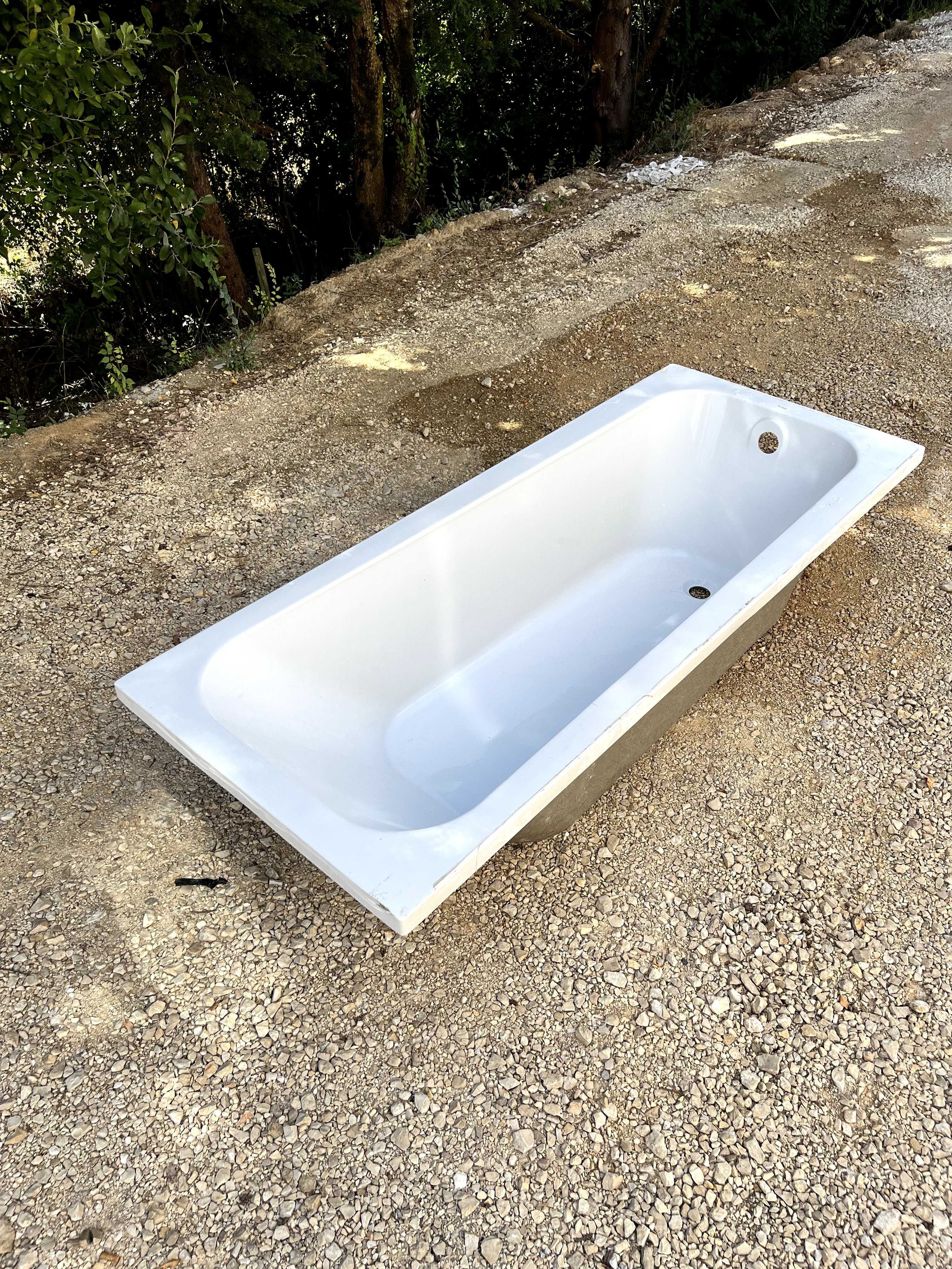 Banheira em Bom Estado – Ideal para Remodelações