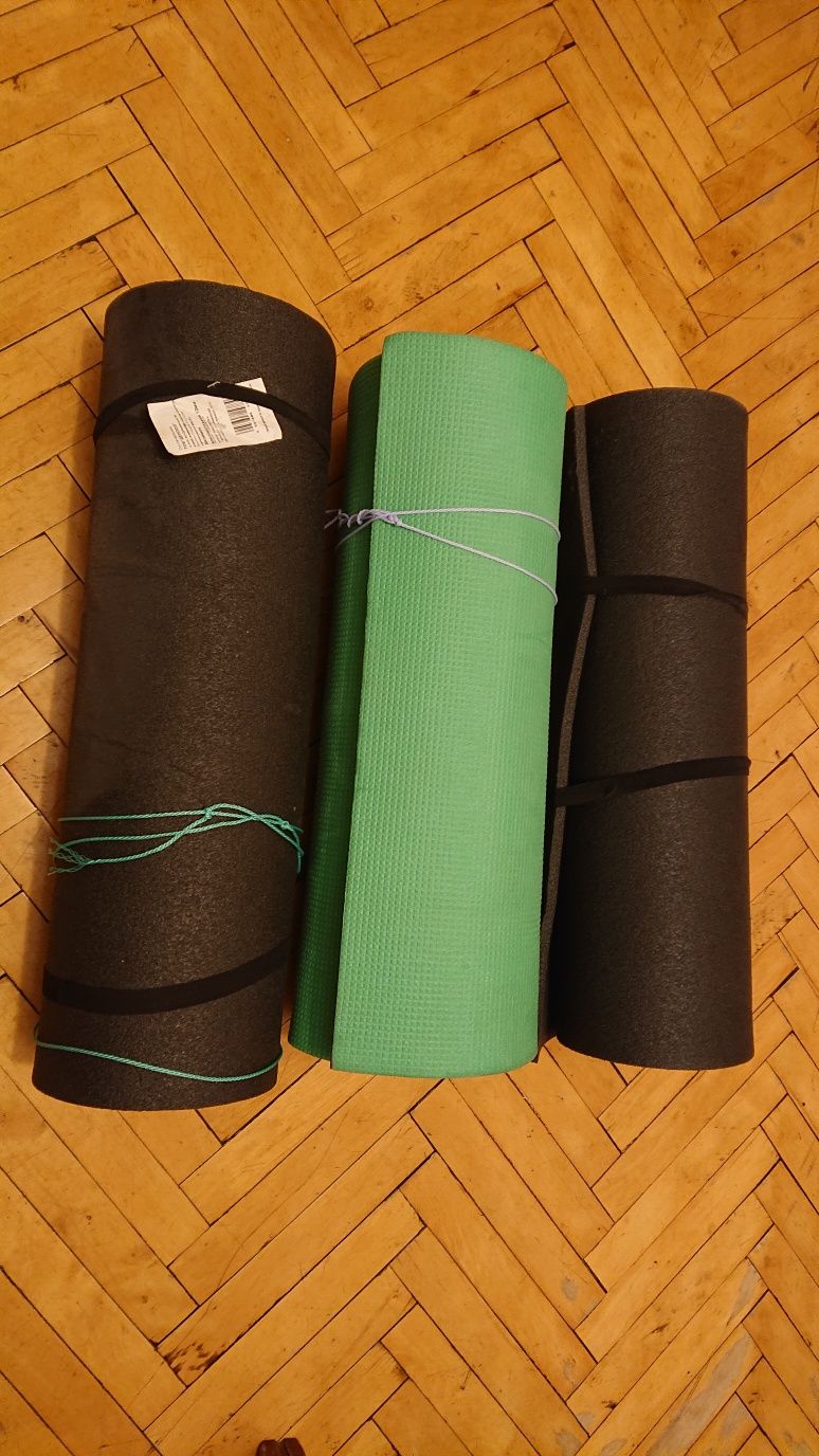 Продам коврики для спорта , йоги (в наличии 3шт)