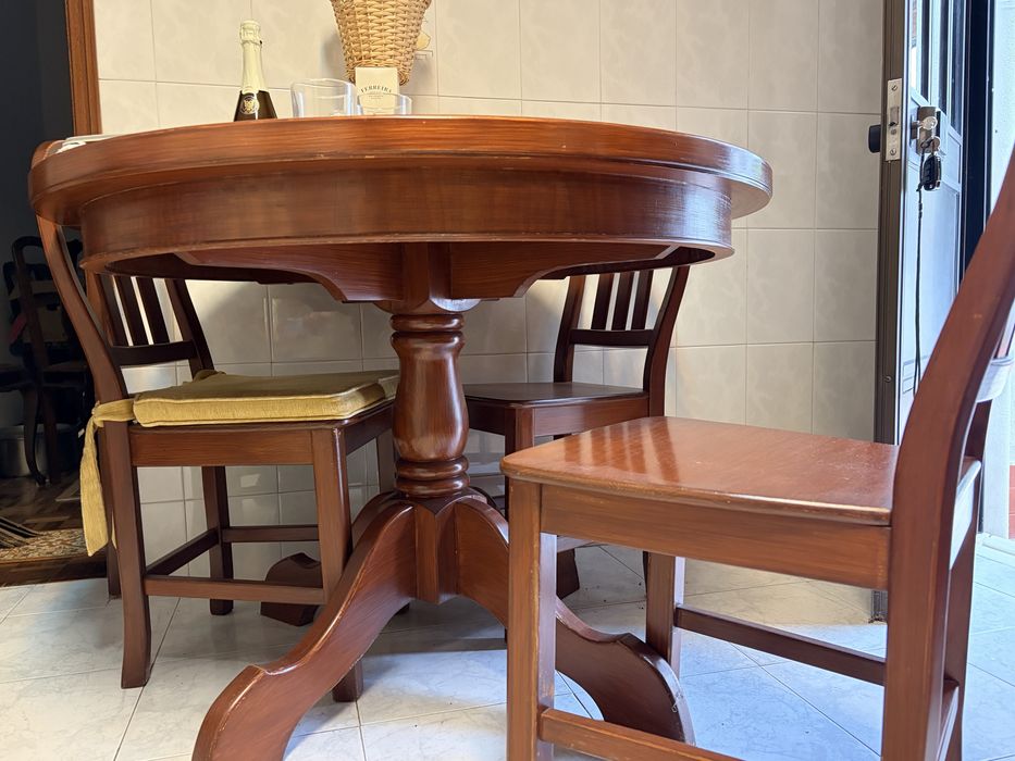 Mesa de sala/cozinha e 3 cadeiras