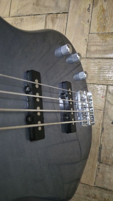 Baixo 4 Cordas - Ibanez Gio