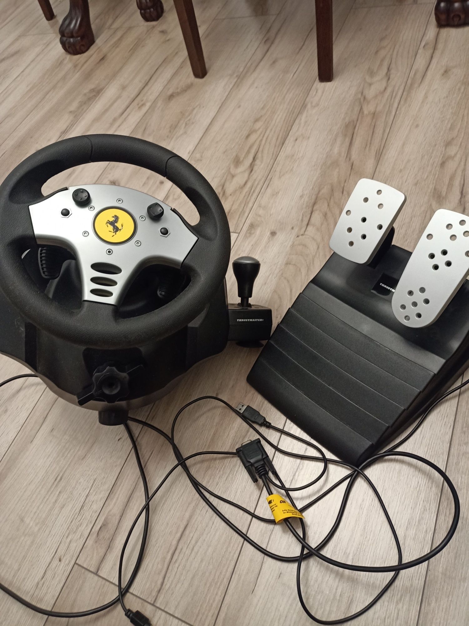 Kierownica Thrustmaster zestaw