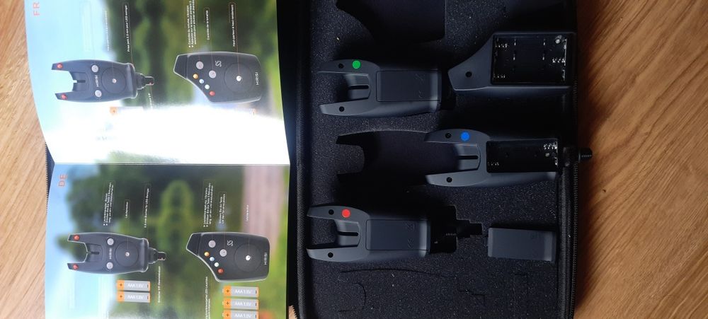 ZESTAW SYGNALIZATORÓW  centralką 3+1  led , nowe wygrane na zawodach