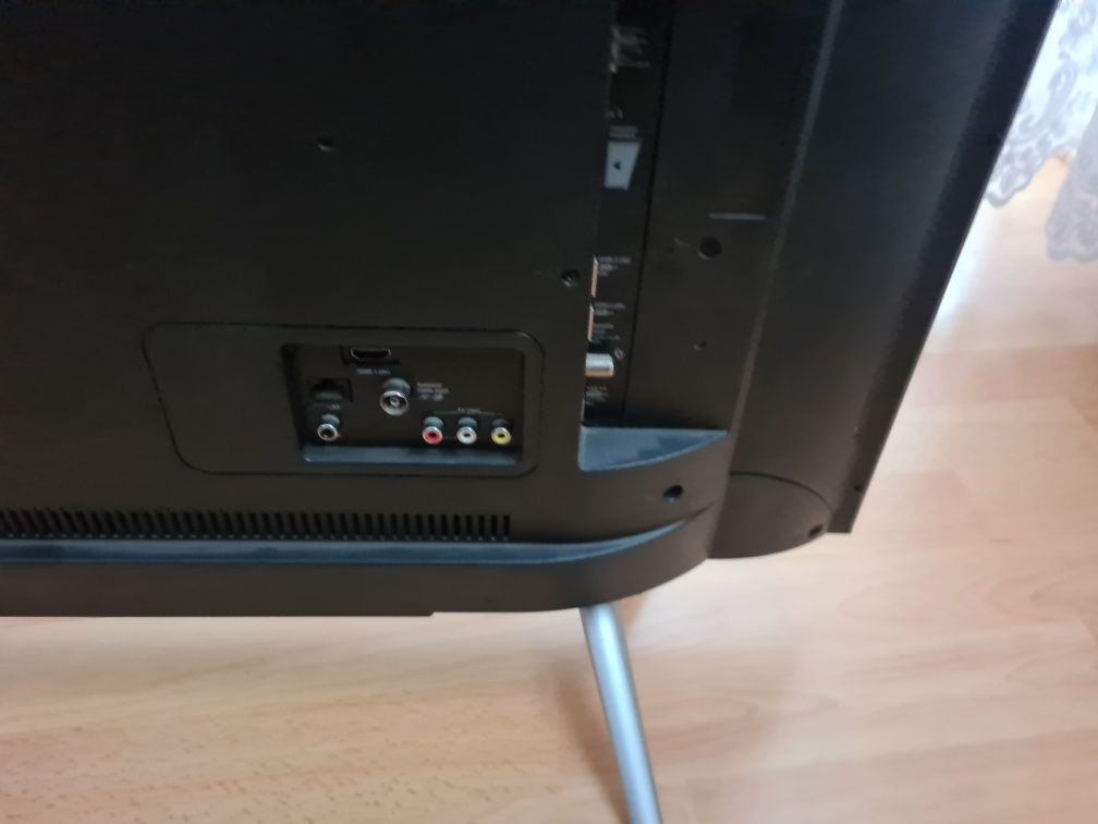 Sprzedam telewizor THOMSON 49UC6306
