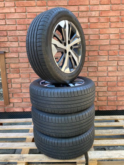 Koła PEUGEOT RIFTER 7Jx17H ET44 5x108 Goodyear 215/60 R17" CH5-44
