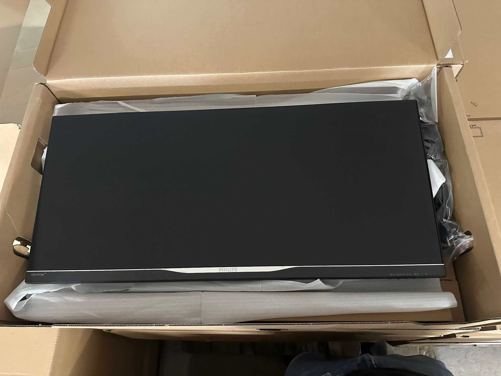 Monitor 34' marki Phillips - model BDM3470U JAK NOWY