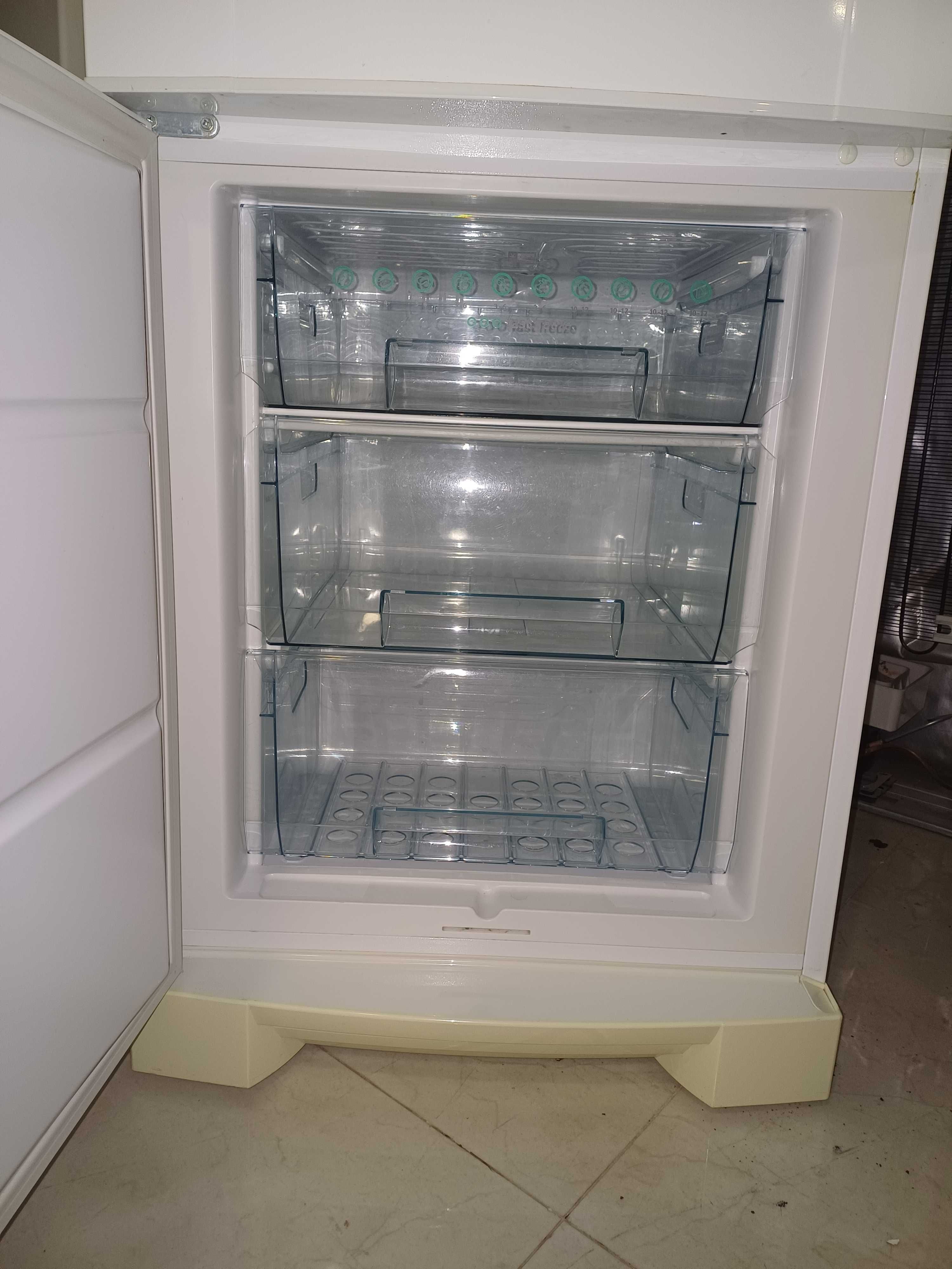 Холодильник Electrolux ERB3123 (175 см) з Європи