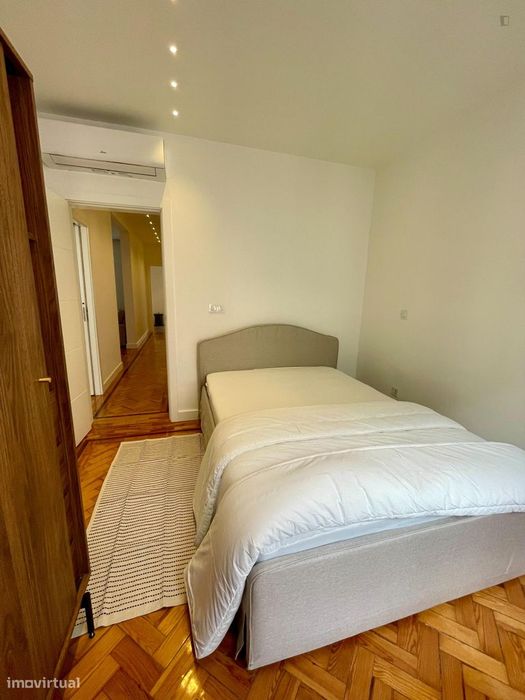 799581 - Quarto com cama de solteiro em...