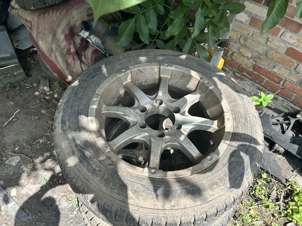 Диски с резиной r17 6x139.7 в хорошем состоянии