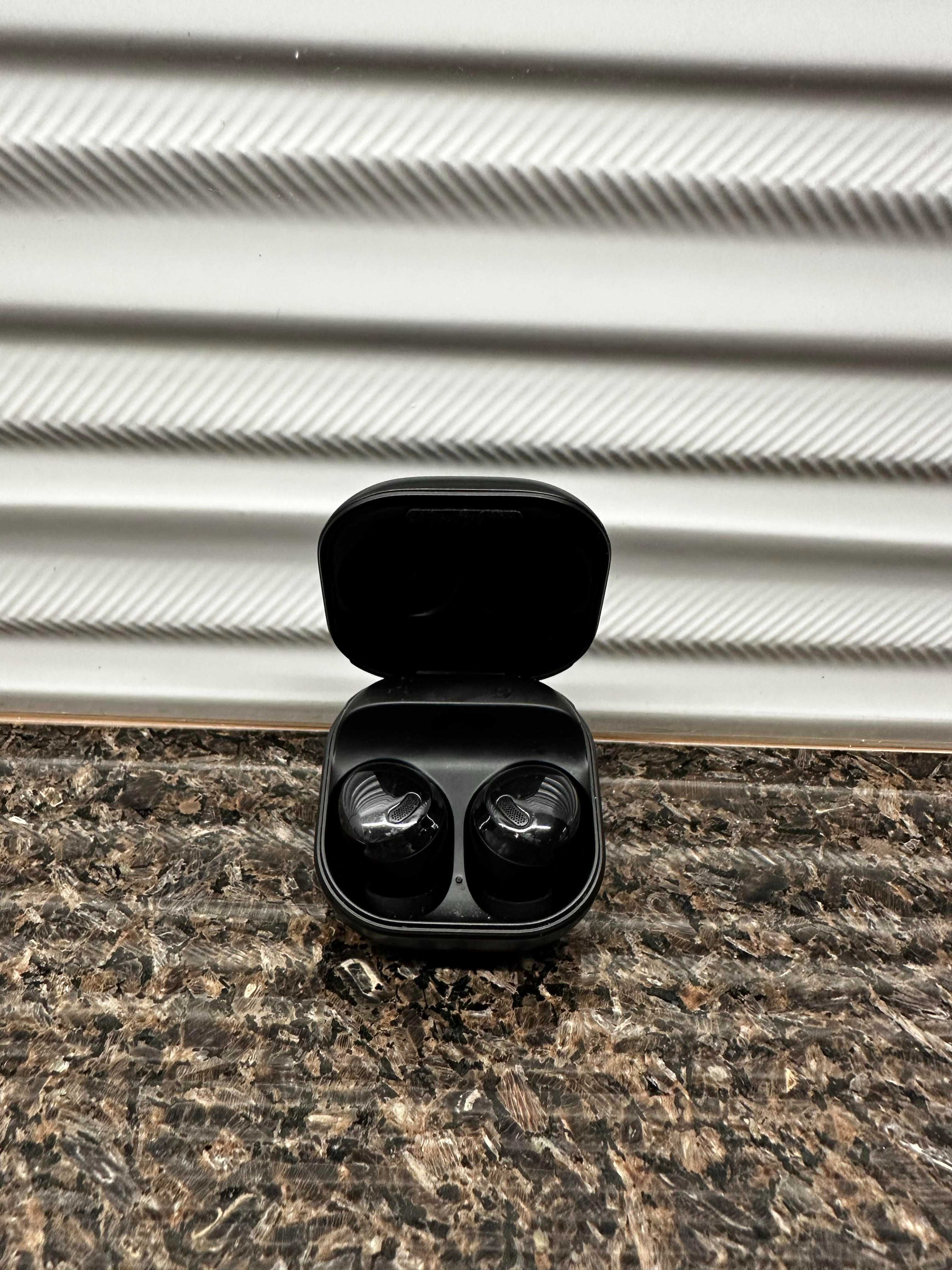 Samsung  S20FE + ear buds PRO (DOBRY STAN!)