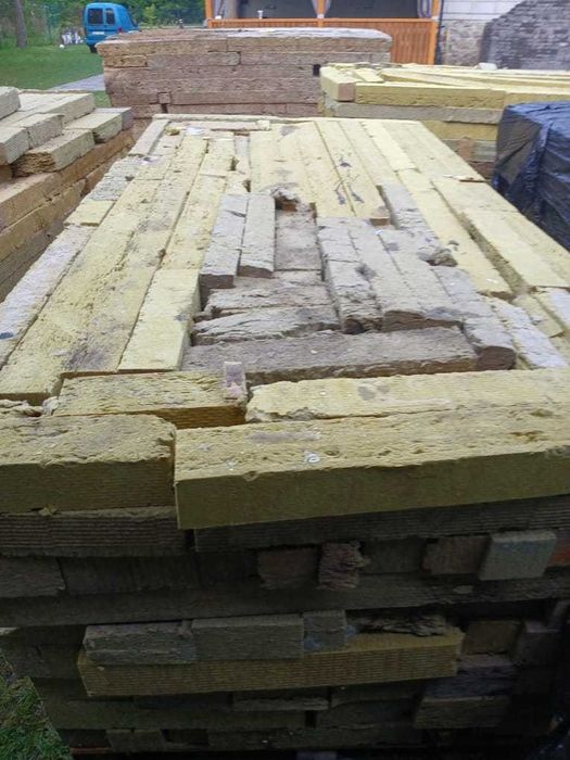 Wełna mineralna izolacja cieplna akustyczna docieplenie poddasza dachu