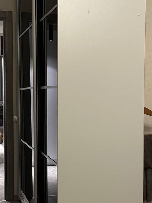 Меблі - шафа з розсувними дверима