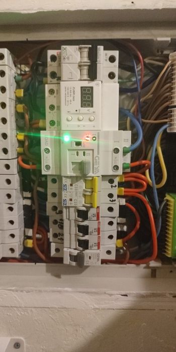 Автоматический переключатель напряжения