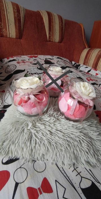 Dekoracje szklane z różami DIY dwie sztuki