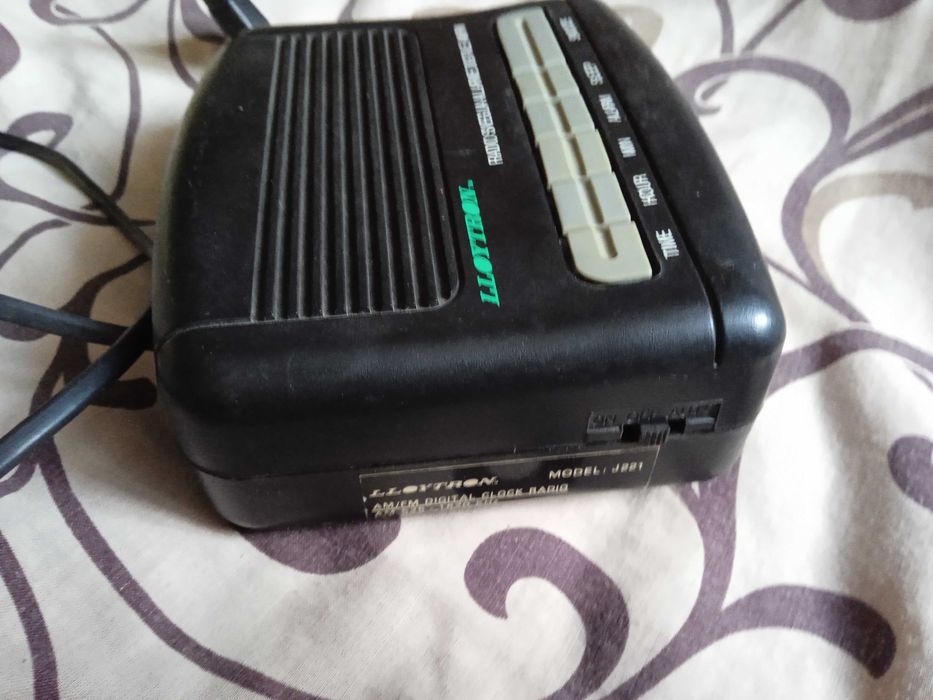 Радіо годинник будильник