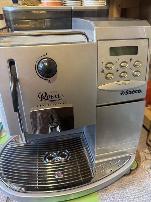Продам кавоварку Royal б/у 5000тис в гарному стані все працює