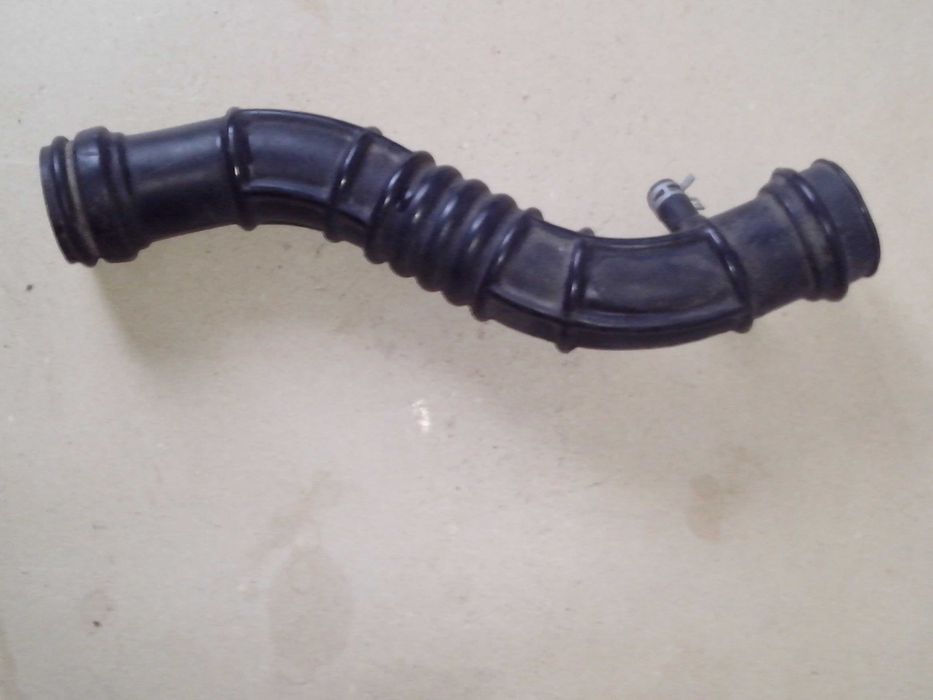 Патрубок подачі повітря.Honda Civic CR-X