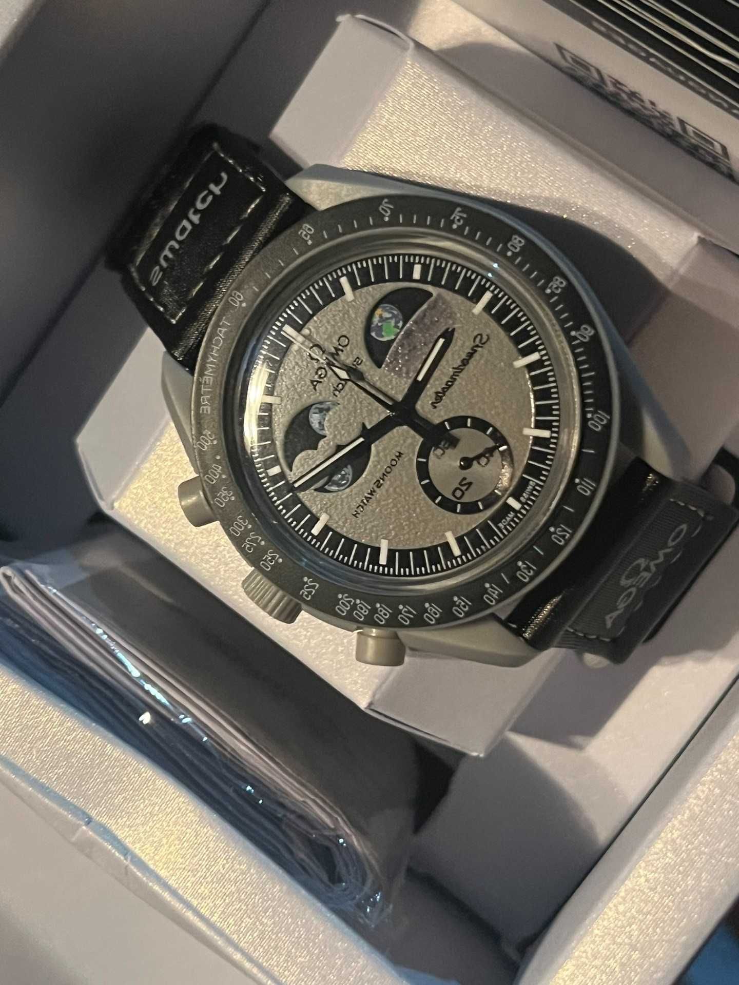 Omega x Swatch Faza Ziemi SO33M700 - zegarek używany